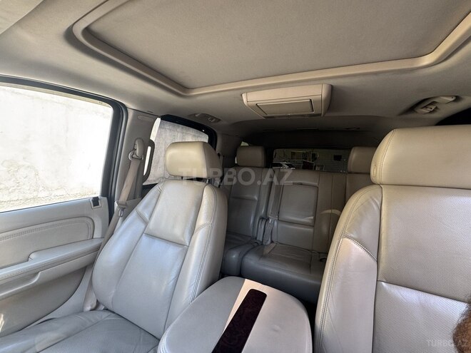 Cadillac Escalade-13