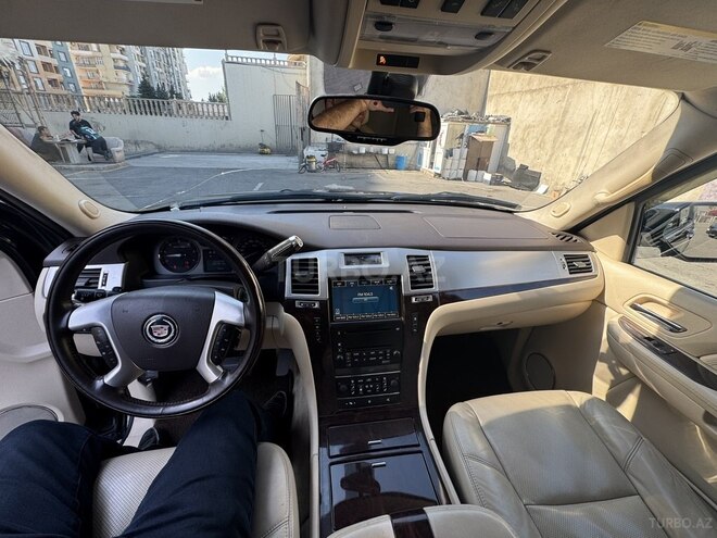 Cadillac Escalade-11