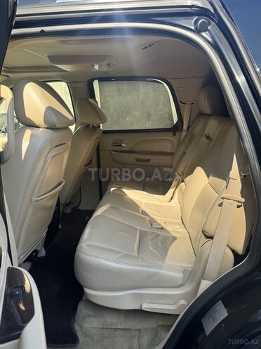 Cadillac Escalade-7