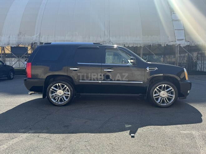 Cadillac Escalade-5