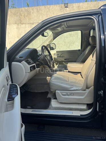 Cadillac Escalade-8