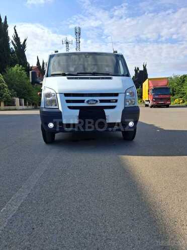 Ford Transit-4