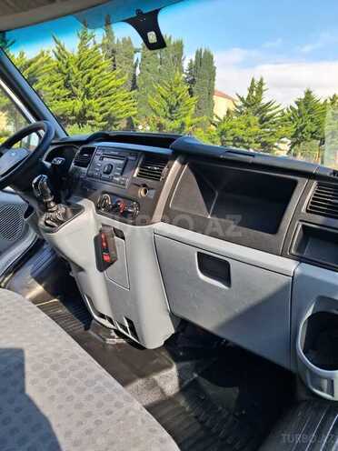 Ford Transit-6
