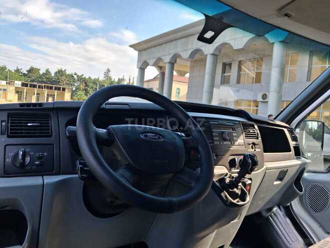 Ford Transit-7