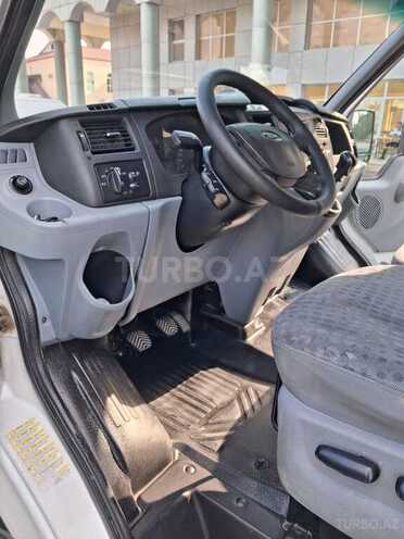 Ford Transit-9