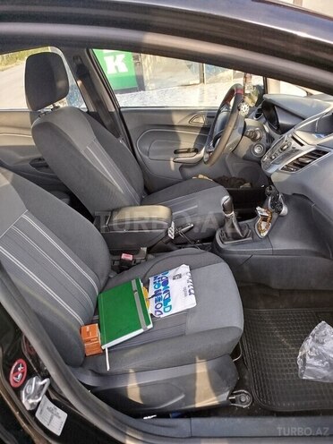Ford Fiesta-8
