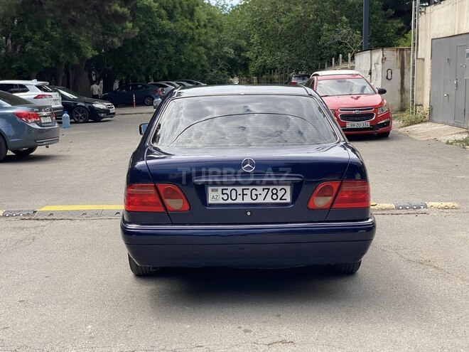 Mercedes E 200-3
