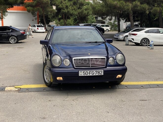 Mercedes E 200-4