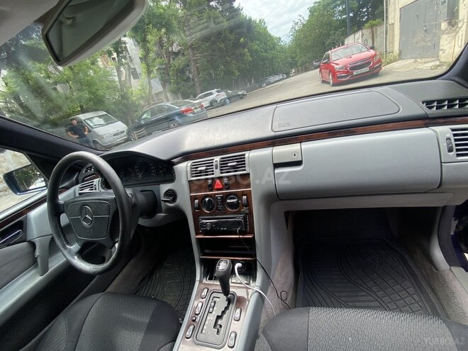 Mercedes E 200-7