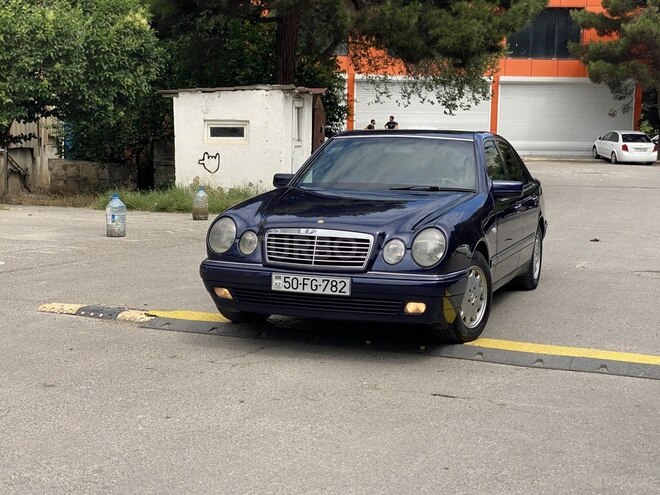 Mercedes E 200-1