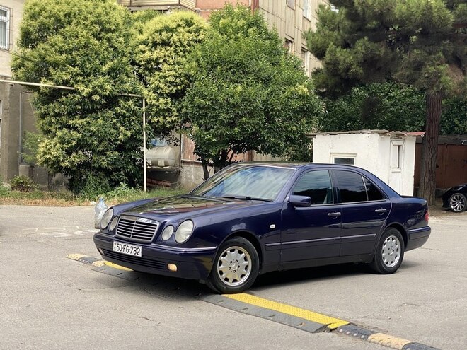 Mercedes E 200-2