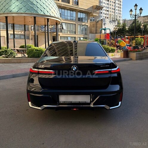 BMW i7-5