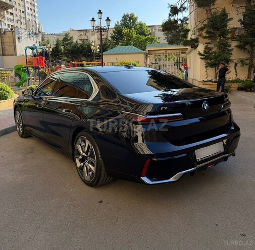 BMW i7-4