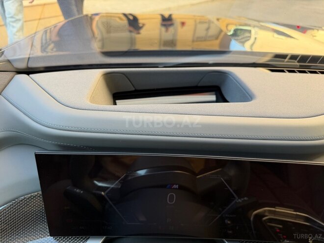 BMW i7-12