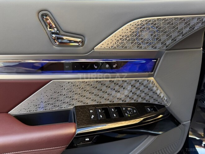 BMW i7-13