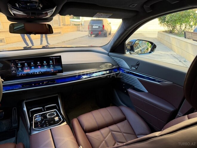 BMW i7-16