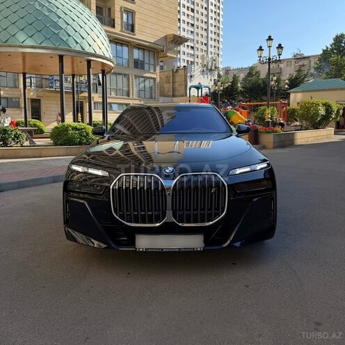 BMW i7-1