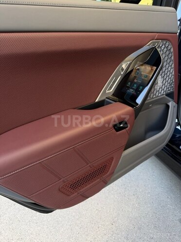 BMW i7-21