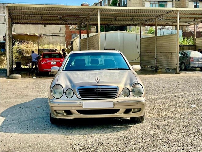 Mercedes E 220-1