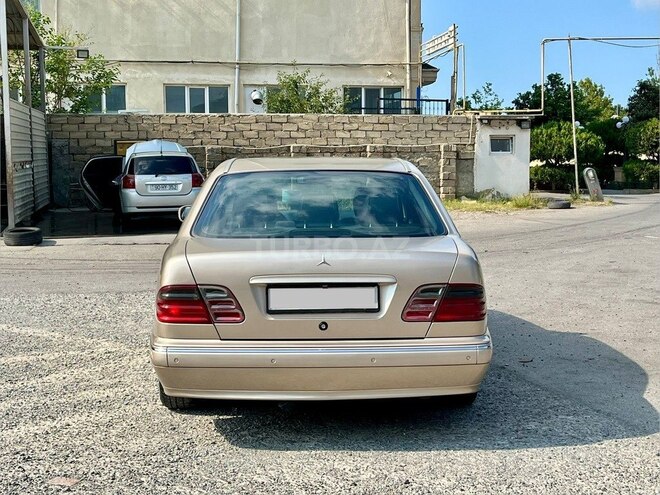 Mercedes E 220-2