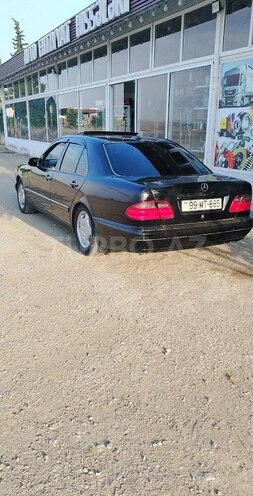 Mercedes E 240-2