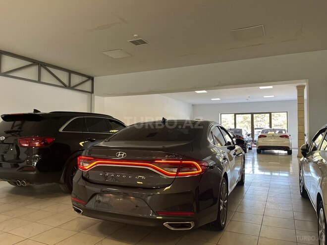 Hyundai Grandeur-2