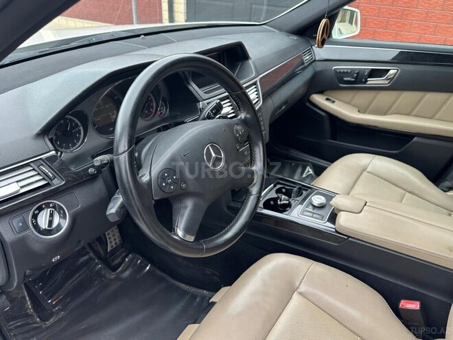 Mercedes E 350-21