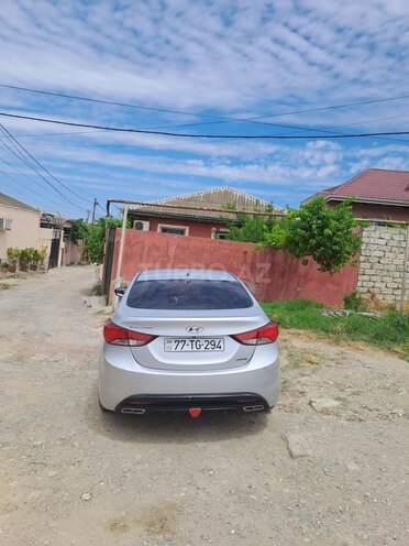 Hyundai Elantra-3