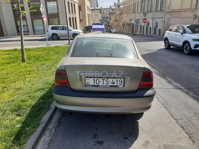 Opel Vectra-4