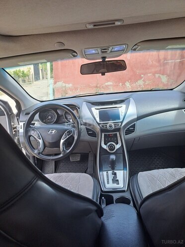Hyundai Elantra-5