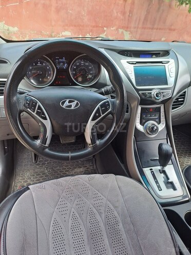 Hyundai Elantra-8