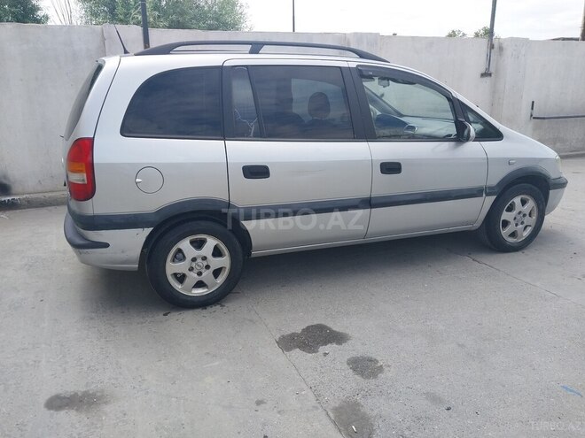Opel Zafira-4