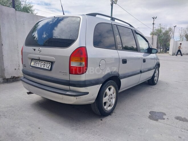 Opel Zafira-8