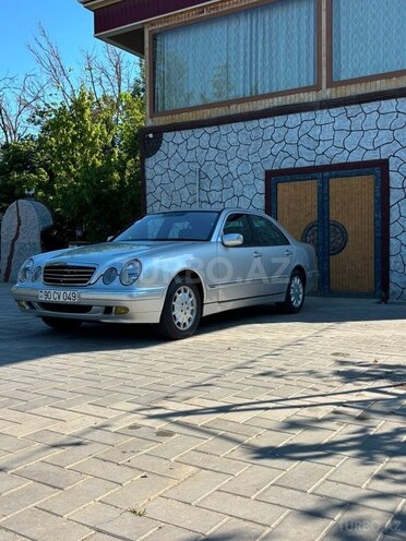 Mercedes E 220-1