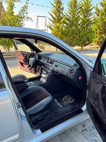 Mercedes E 220-9