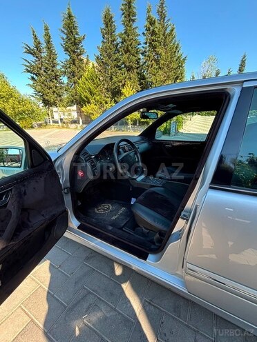 Mercedes E 220-3