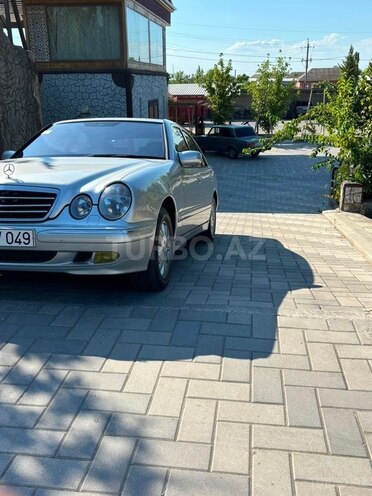 Mercedes E 220-7