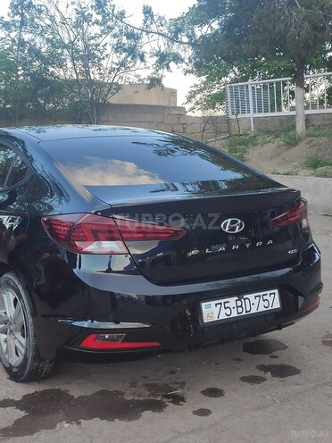Hyundai Elantra-6