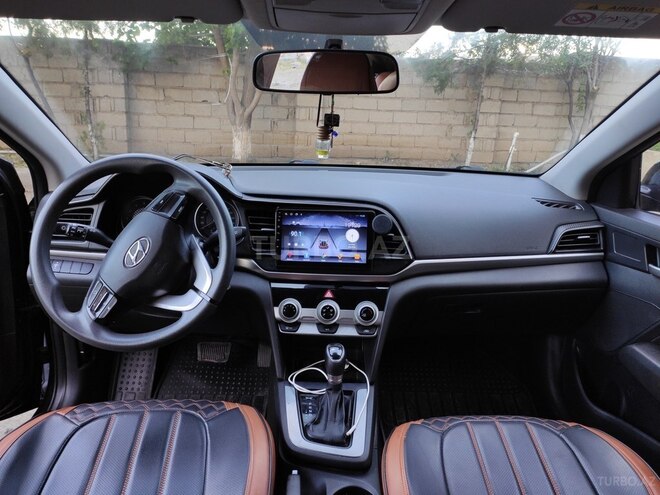 Hyundai Elantra-3