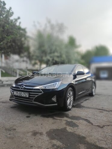 Hyundai Elantra-1