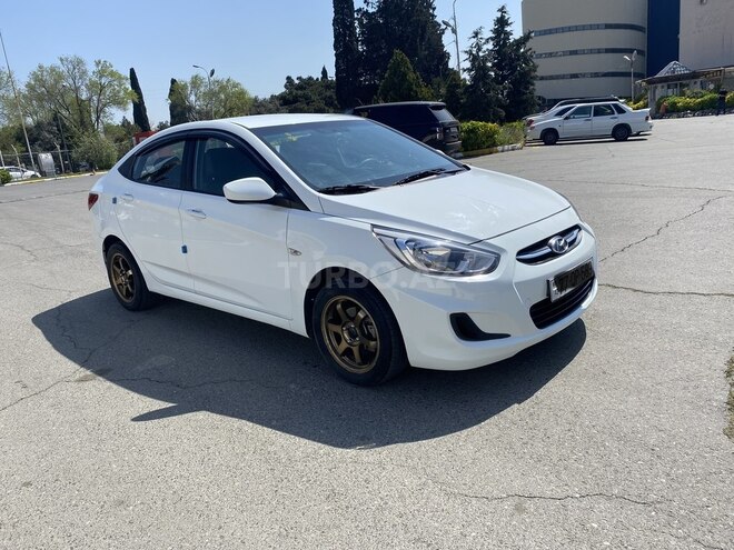 Hyundai Accent-2