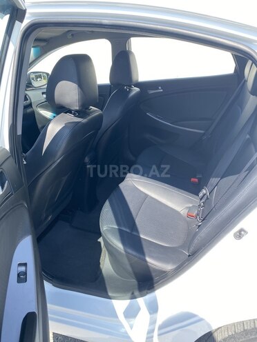 Hyundai Accent-6