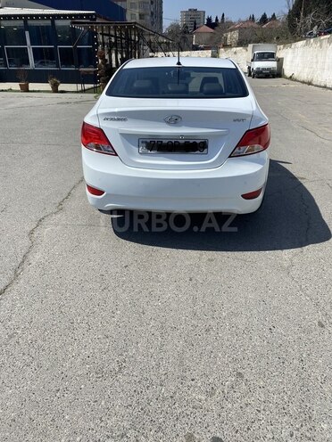 Hyundai Accent-4