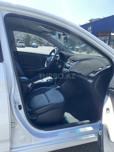 Hyundai Accent-8
