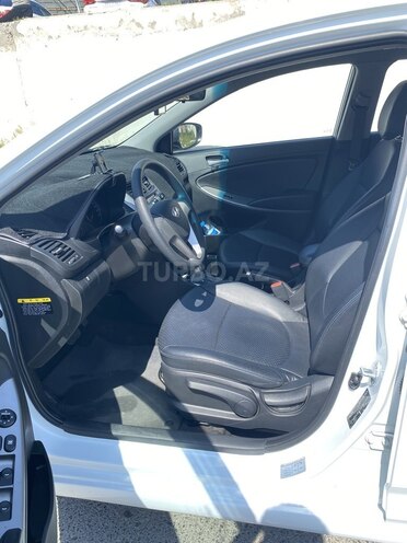 Hyundai Accent-5