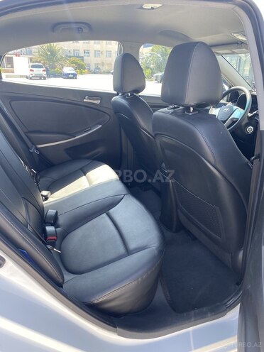 Hyundai Accent-7