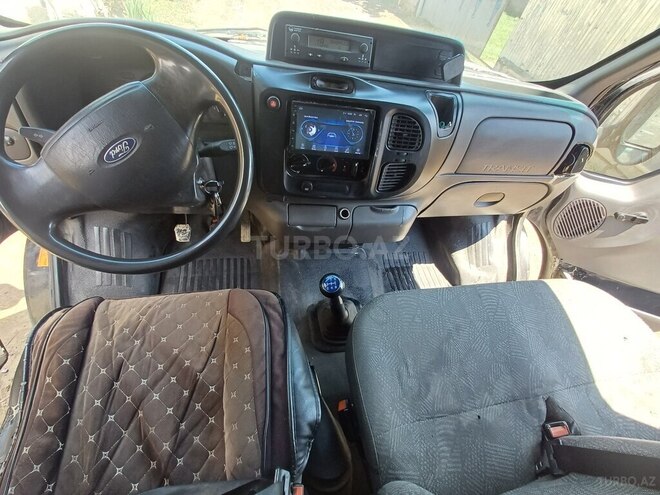 Ford Transit-13