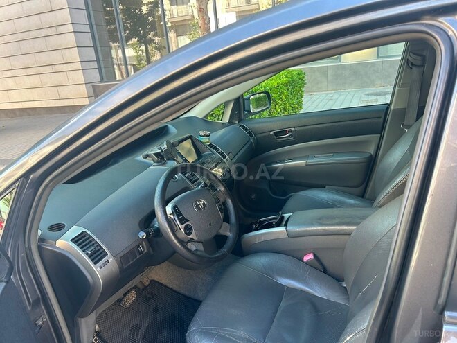 Toyota Prius-8