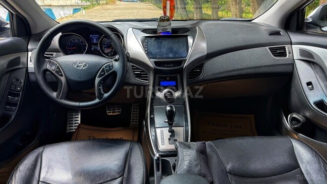 Hyundai Elantra-3