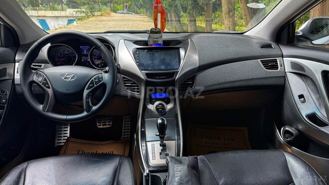 Hyundai Elantra-4